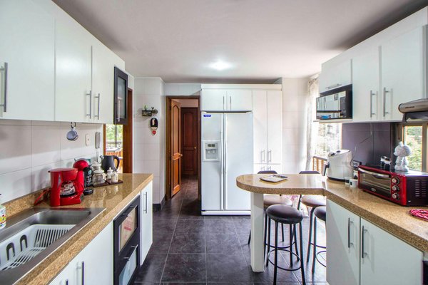 Transform Your Glasgow Backyard: Mastering Stormwater Management with Rain Gardens