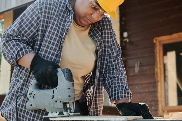 Transform Your Compact UK Bathroom: Design Tips to Create an Illusion of Space